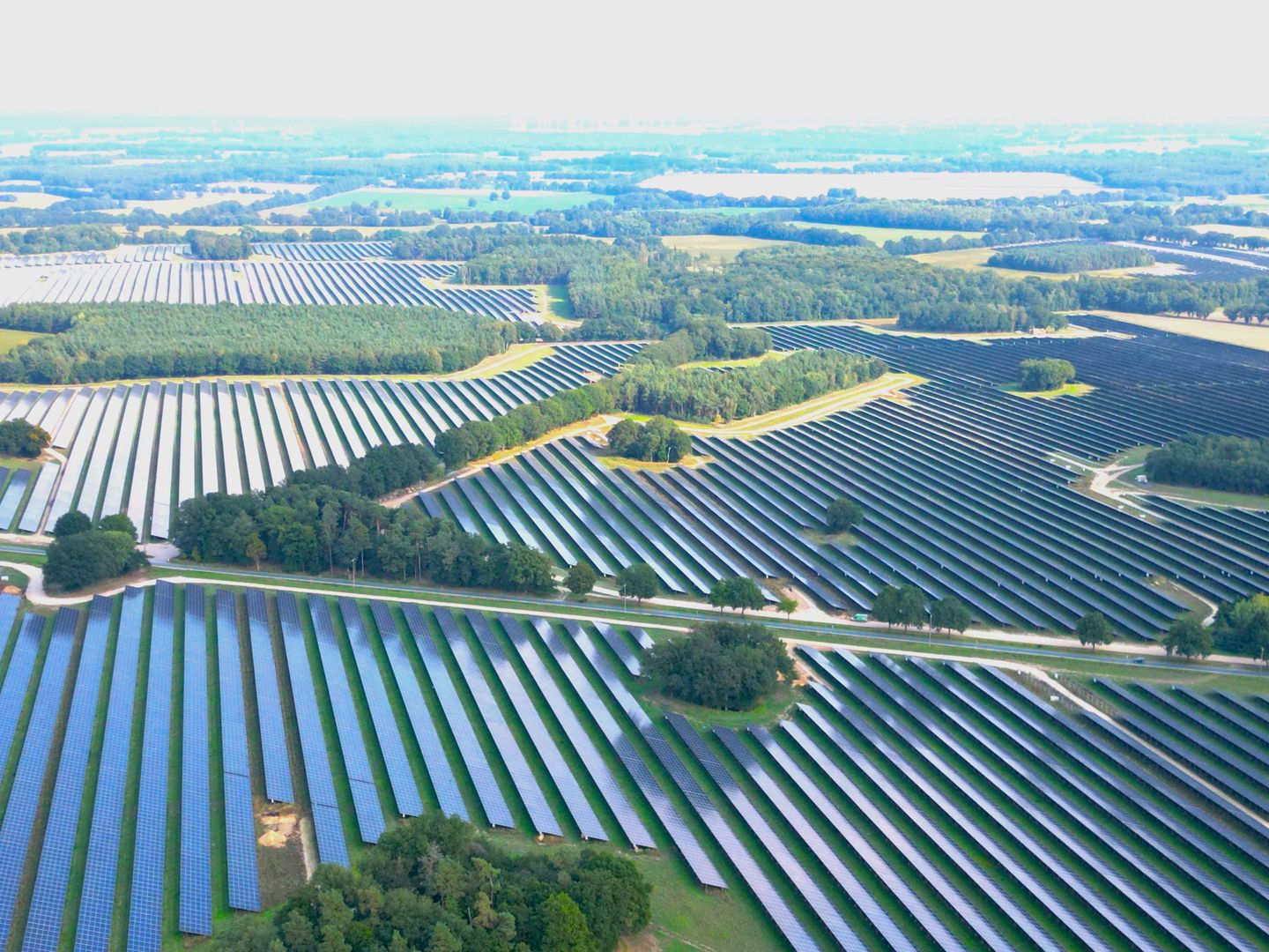 Der Solarpark Halenbeck II aus der Vogelperspektive