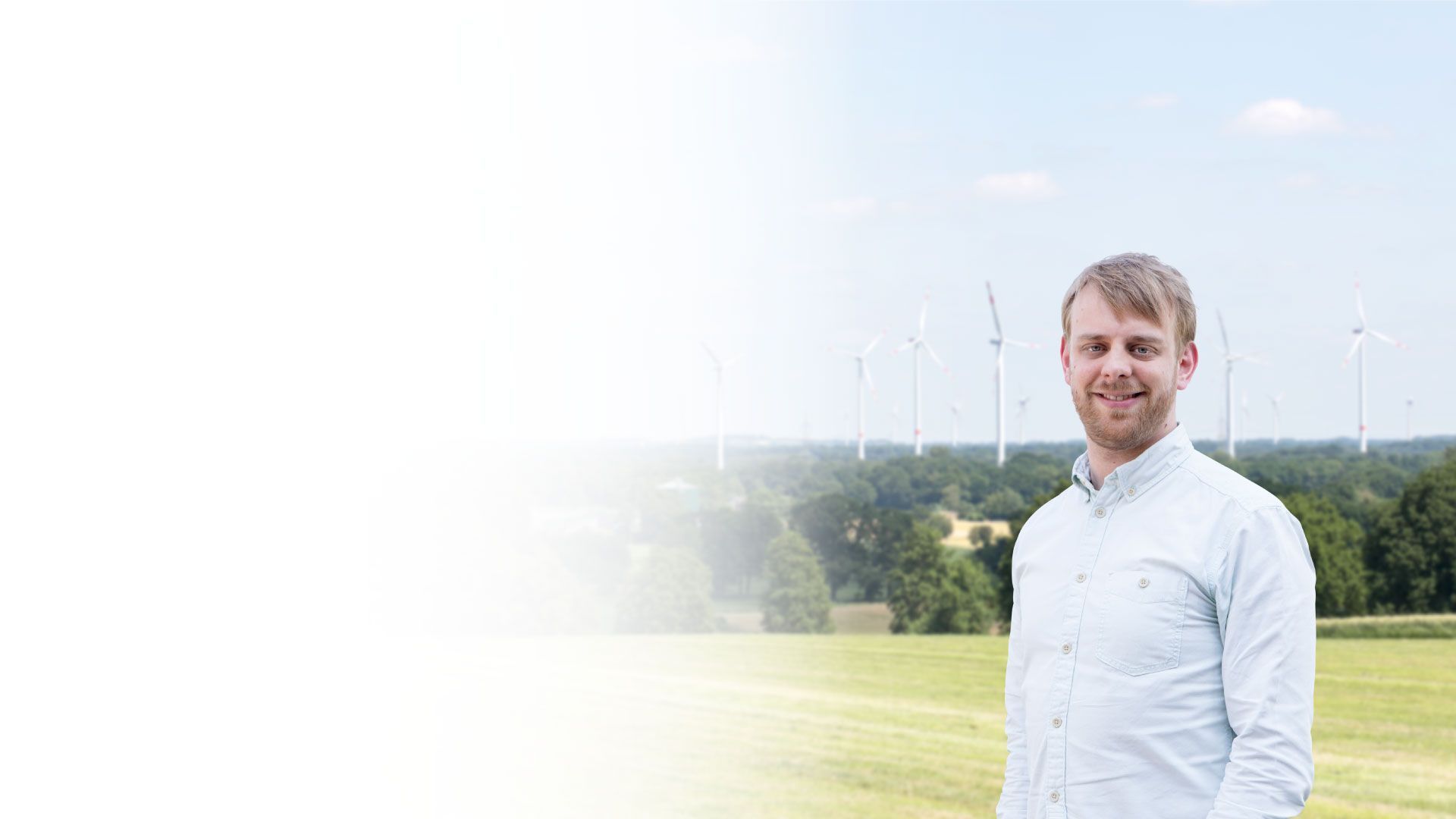Thomas Voss Energielandwerker infront of wind power plants