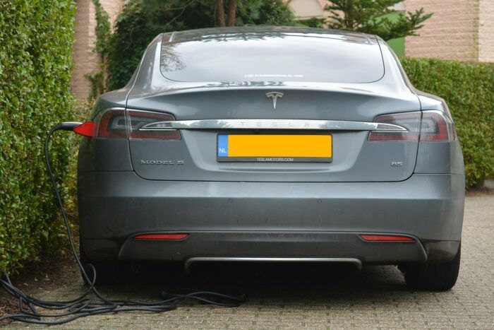 Next Kraftwerke und Jedlix stellen in den Niederlanden Regelenergie aus Elektroautos zur Verfügung