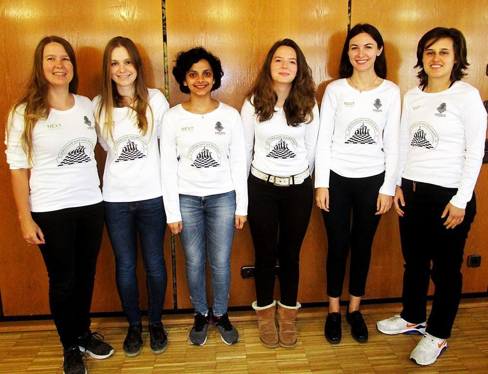 The Womens Team of Chess Club Hamburg in Next Kraftwerke Jerseys.