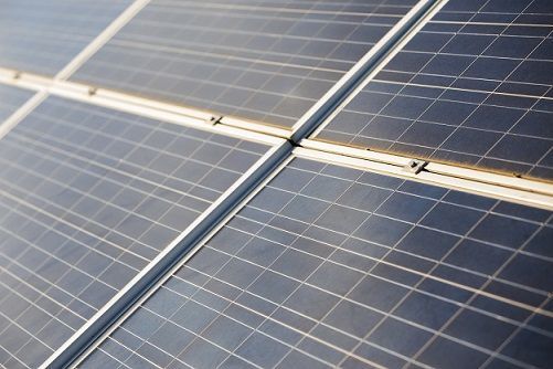 Next Kraftwerke bietet Online-Tarif für Direktvermarktung von Solaranlagen unter 800 kW.