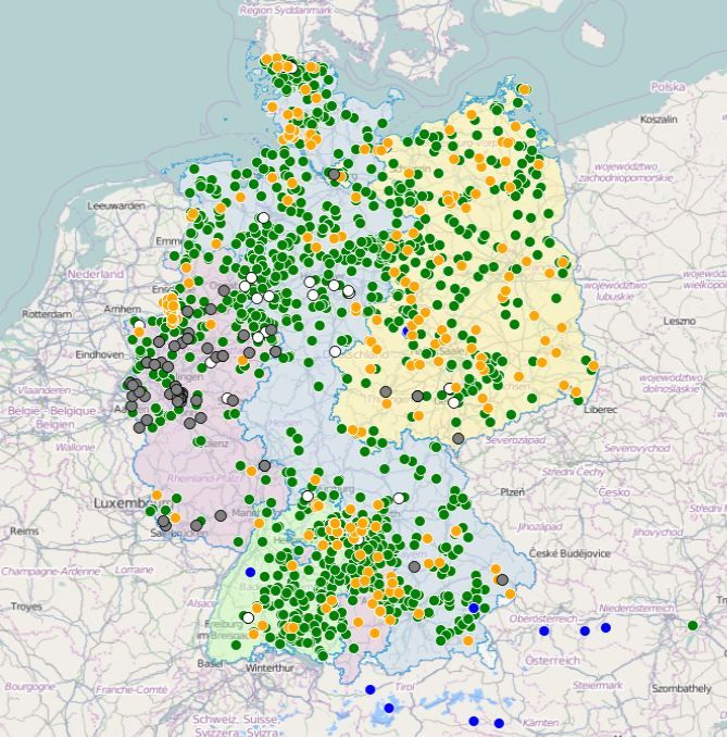Diese Landkarte zeigt die verschiedenen Stromerzeugungsanlagen Erneuerbarer Energien in Deutschland (und Österreich). 
